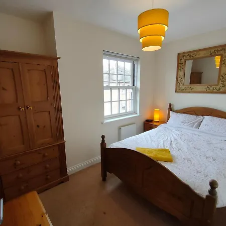 Central Taunton 2-Bedroom Apartment, Great Location! Exterior foto
