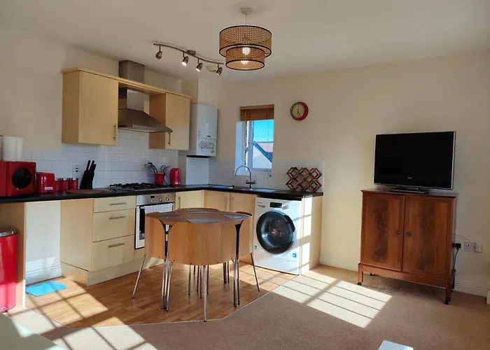 Central Taunton 2-Bedroom Apartment, Great Location!